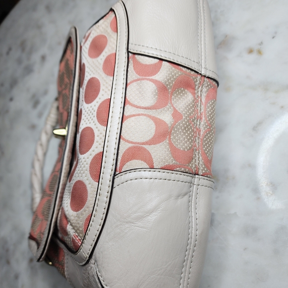バッグ COACH turnlock Signater Shoulderbag Coach Pink Signature Turnlock Shoulder Bag